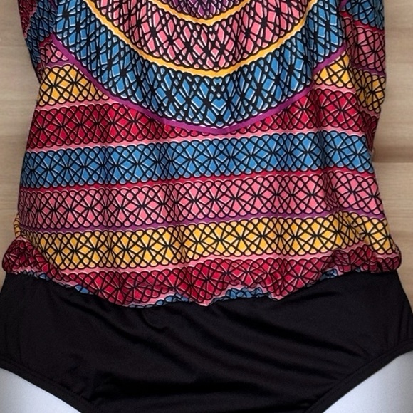 CLEAN-WATER ONE PIECE SWIMSUIT. ADJUSTABLE HALTER NECK. BUILT IN BRA. FLATTERING - Picture 10 of 13